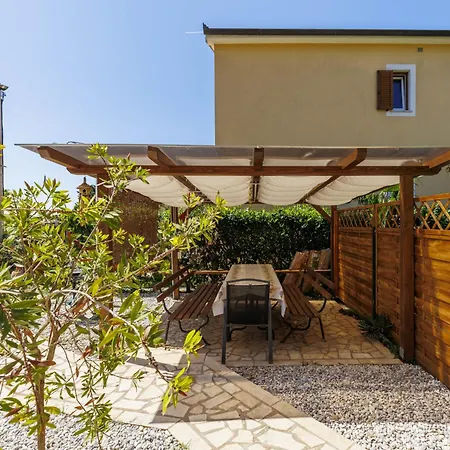 Apartman Amaii-1 By Interhome Karigador